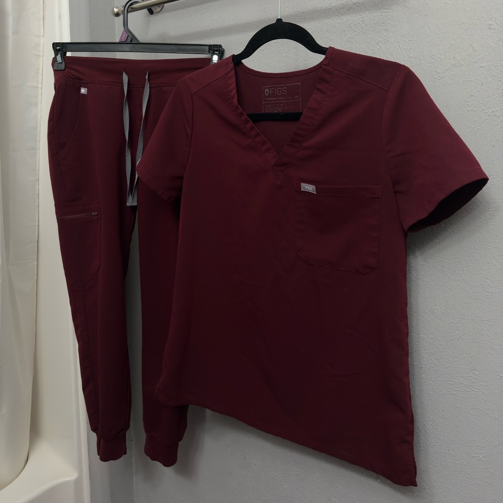 Maroon FIGs scrub set - Zamora jogger (xs petite pants & xs regular top)